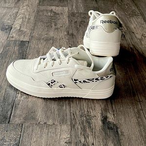 NWT Reebok Classic Tennis Shoe Size 7